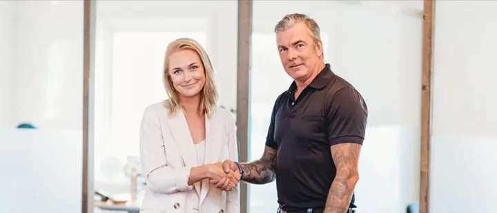 <p>Emelie Jonsson, vd pa° Helhet Group tillsammans med Jim Waldesta°l, fd a¨gare av Modern Reklam.</p>
