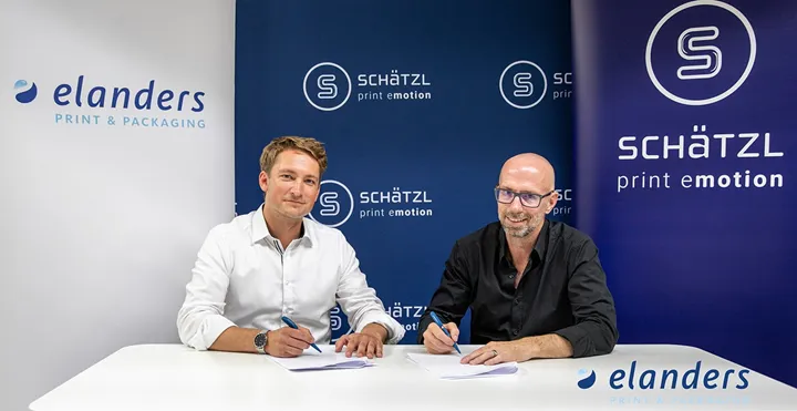 <p>Sven Burkhard och Ulrich Schätzl gör upp affären som stärker Elanders som underleverantör till den växande e-handeln inom grafisk industri.</p>
