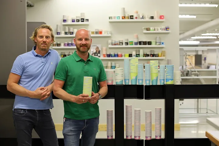 <p>Sam och Per Hansson är två nya mugg-kungar i Sverige.</p>
