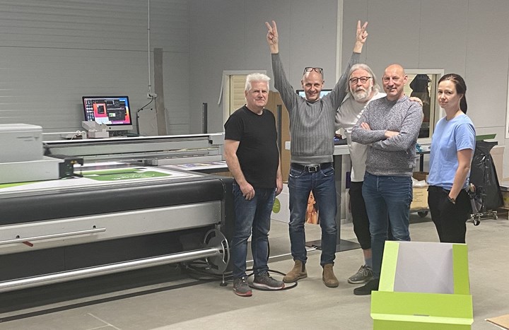 <p>Gänget på Danagårdlitho i Göteborg efter installationen.</p>
