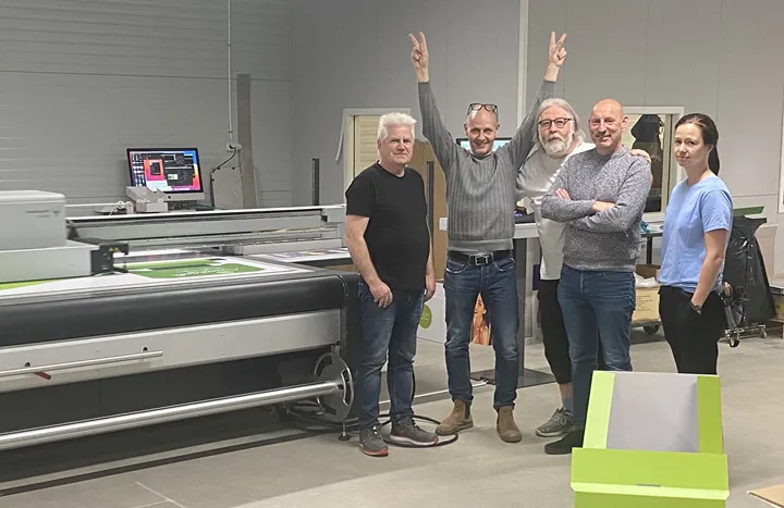 <p>Gänget på Danagårdlitho i Göteborg efter installationen.</p>
