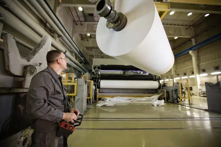 <p> Pappersproduktion i PM 3 vid Zanders Paper i Bergisch Gladbach, Tyskland.</p>
