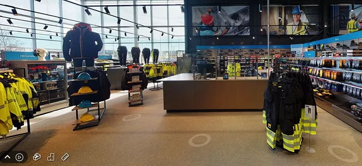 <p>Vi tog en virtuell tur i den nya butikens workwear-hörna.</p>
