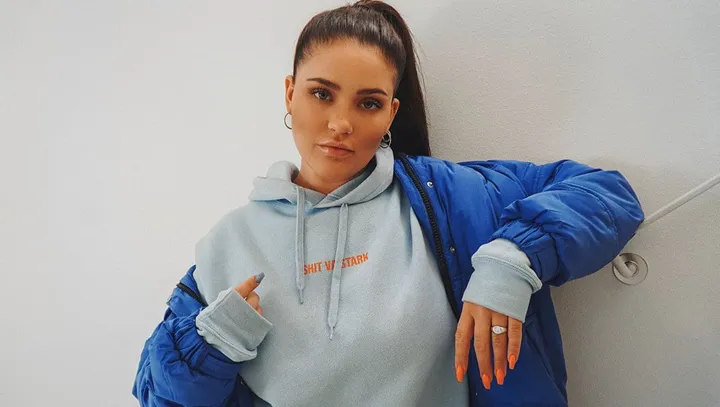 <p>Sannah Sae aktuell med låten Shit va stark.</p>
