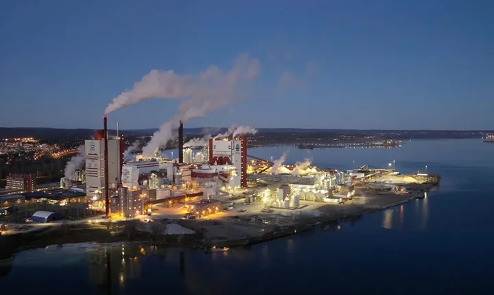 <p>Östrands massafabrik ägs av SCA.</p>
