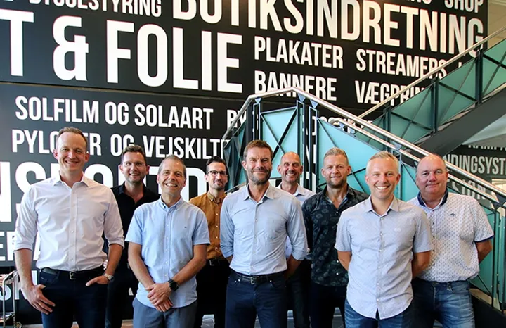 <p>Rene Rafn Hansen (i mitten) ska leda den nya dubbelt så stora verksamheten i Danmark. (Bild: Damgaard-Jensen)</p>
