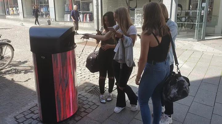 <p>Pantanovas digital papperskorg skapar uppståndelse på gatorna i Linköping.</p>

