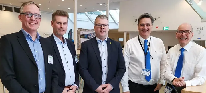 <p>Håkan Monfors och Peter Agell på Tierps Tryckeri tillsammans med Niclas Wahlgren från Gibon i Gävle och Mikael Pettersson och Roy Spennare på Konica Minolta.</p>
