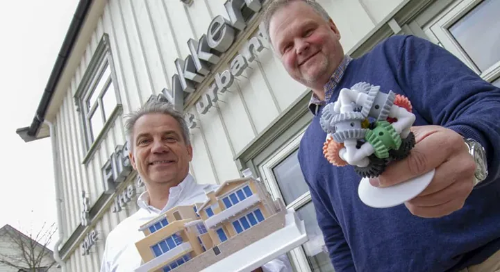 <p>Per-Otto Sletten och Ole Peder Berggren på Flisa Trykkeri.</p>
