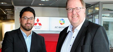 <p>Karl-Thomas Albinsson är CRM-ansvarig på Mitsubishi Motors Sverige. Här med Anders Eriksson på VBS som säljer Directsmile.</p>
