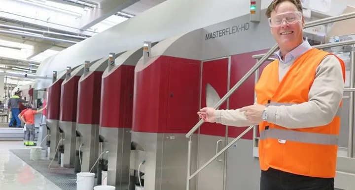 <p>Peter Torstensson, Nordenchef för Stora Ensos wellpappverksamhet vid den nya tryck- och stansmaskin för wellpappförpackningar i Jönköping. </p>
