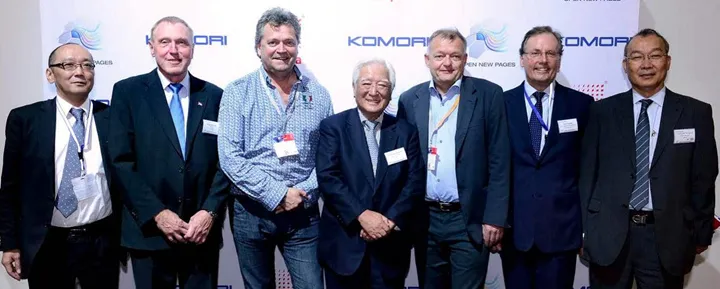 <p>På bilden: A. Komori, Åge Myrvold (CEO Coloro), Tom B. Norland (CEO Ålgård Offset), President Y. Komori, Paul B. Løyning  (Ålgård Offset), I. Kamyeyama, Tony Carter, T. Tsugawa (Foto: Ålgård Offset).</p>
