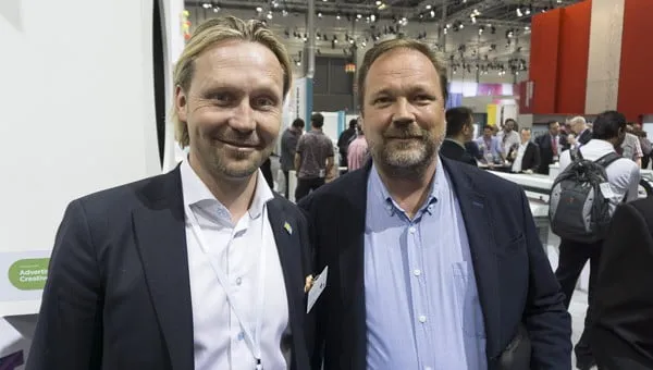 <p>Ineko köper fem Canonpressar. Jens Werleskog, Canon och David Nordvall Ineko på Drupa.</p>

