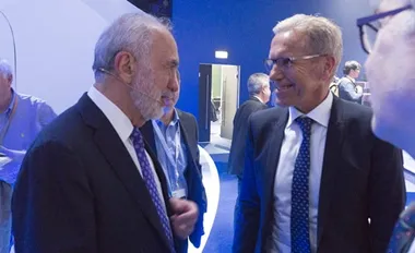 <p>Benny Landa och Elanders Peter Sommer efter Landas presskonferens på Drupa där man avslöjade att Elanders är en av de allra första som får en nanografipress installerad.</p>
