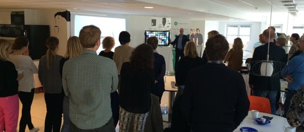 <p>Magnus Corlin från Wizzcom visade en 3D-skärm som fungerar utan glasögon. Deltagarna imponerades av den kraftiga 3D-effekten.</p>
