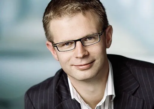 <p>Benny Engelbrecht är finansminister och antyder att han vill riva upp beslutet om reklamskatt i Danmark (Socialdemokraterne/Torsten Graae. CC-BY-3.0 via Wikimedia)</p>
