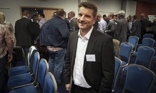 <p>Esben Mols Kabell grundade Lasertryk för 15 år sedan. Idag omsätter man 320 miljoner kronor och på GrafKom I/O i Borås berättade han hur man ska växa på den svenska marknaden. Över 80 personer var på plats och lyssnade.</p>
