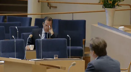 <p>Finansminister Anders Borg var måttlig engagerad på dagens debatt om tryckerimomsen.</p>
