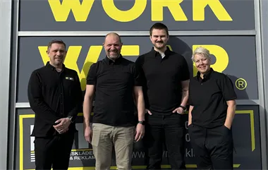 MT_Yrkeskla¨der-utanfo¨r_Nacka_butiken